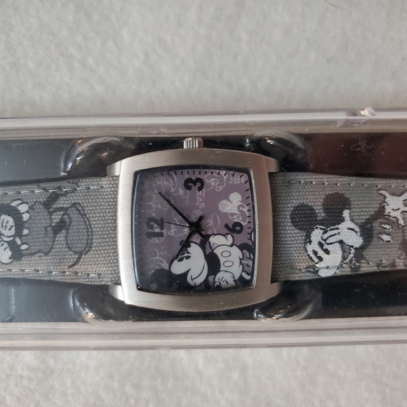 Watch - Picture 5 of 16